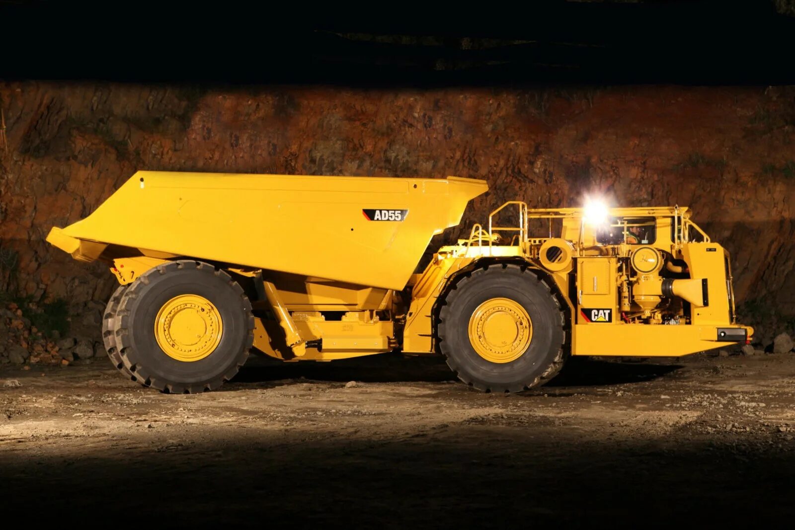 Автосамосвал Caterpillar ad30. ПДМ Катерпиллер 1700. Машинист ПДМ самосвал. Подземный самосвал Caterpillar ad30. Погрузочно транспортные машины