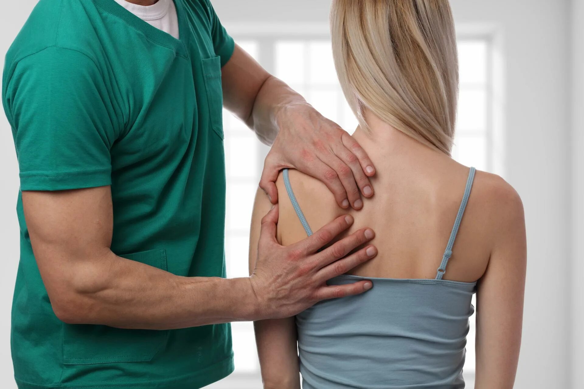 Мануальная терапия. Остеопатия фото. Остеопатия фото. Мануальный терапевт массаж. Стопатия.