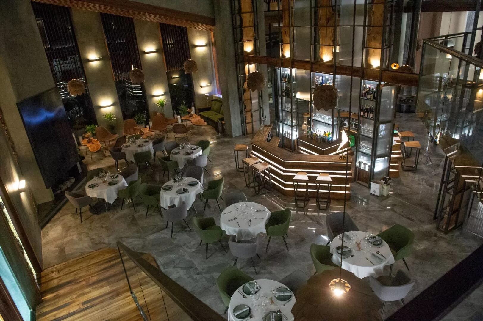 диана пожарская в сериале гранд лион. сериал гранд лион 3 сезон здание. гранд лион здание. как снимали гранд 3. где снимали сериал гранд отель.