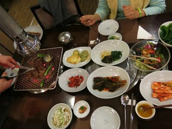 Кафе с корейской кухней в ростове на дону. Ариран кафе. Ариран астрахань кафе меню. Кронштадтская 39 пермь китайский рынок. Китайский рынок пермь.