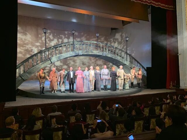 Ремарк три товарища современник. Бабенко в спектакле три сестры. Лед 3 современник. Три товарища ремарк театр суббота. Три товарища театр современник.