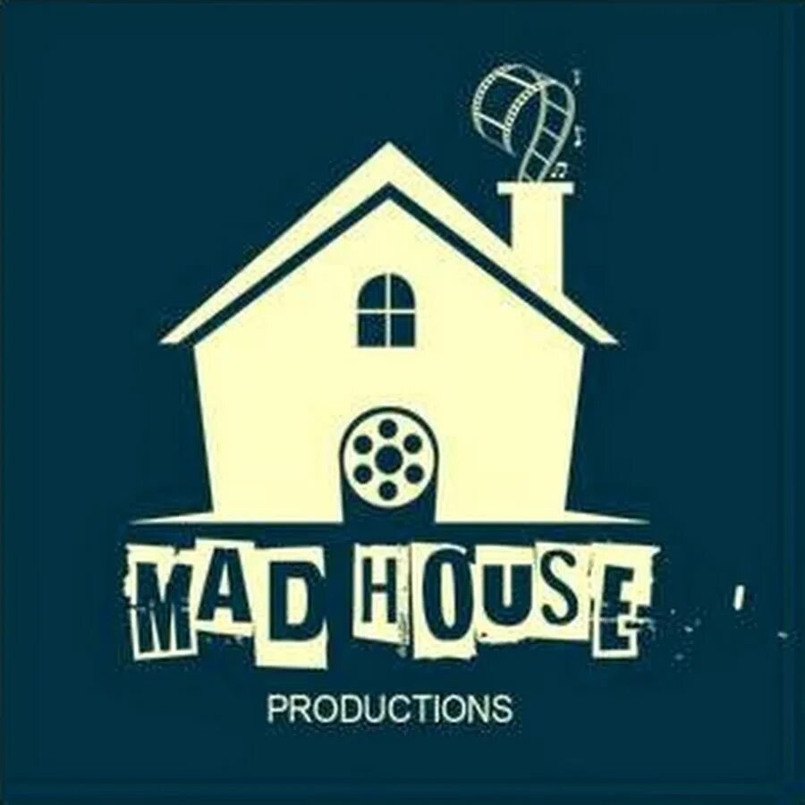Production house. Студия видеопроизводства. Услуги видеопродакшн. Оператор с камерой. Камера для съемки.