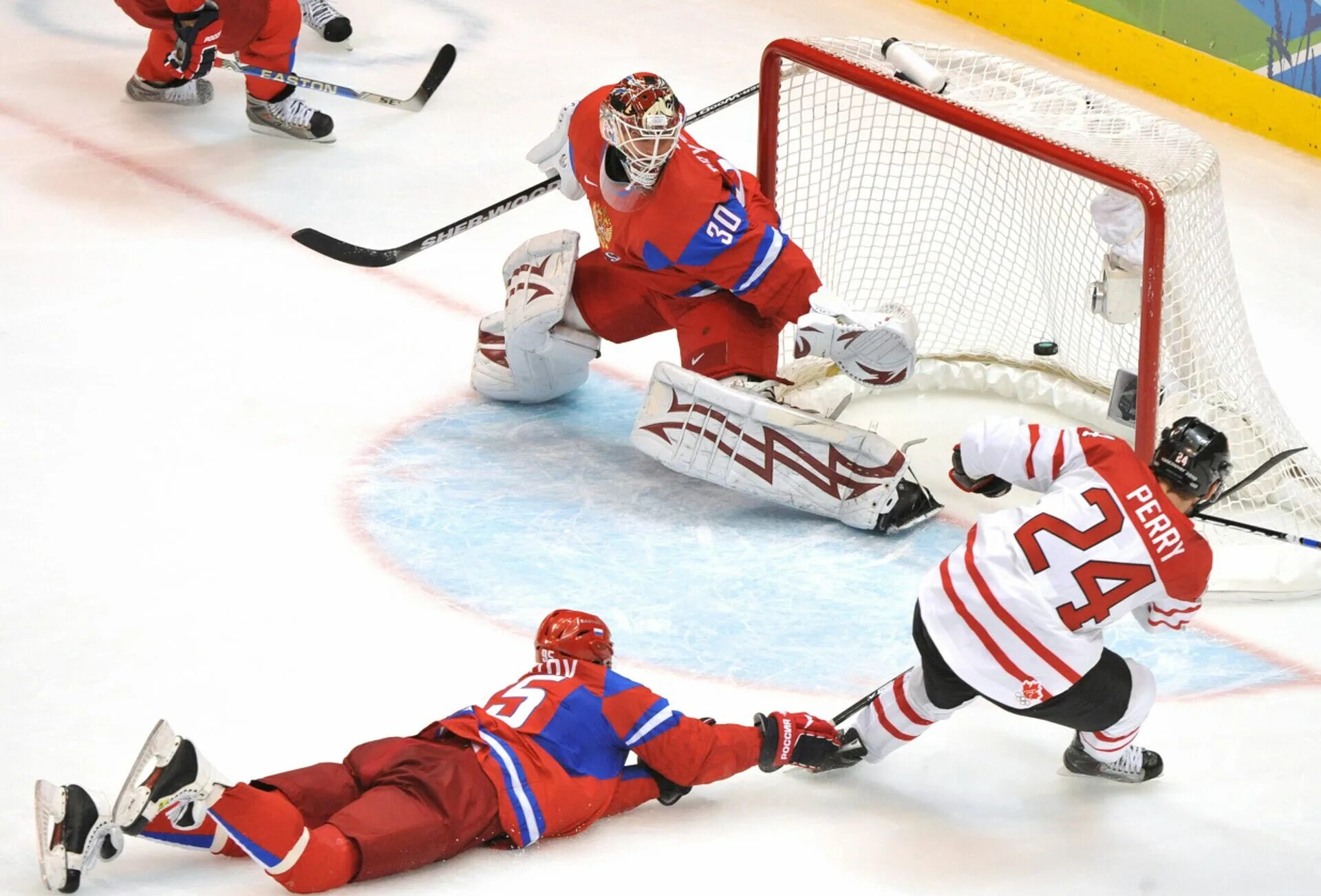 Хоккей с шайбой мужчины. Сборная России Олимпийские игры 2010 хоккей. Сборная России по хоккею на Олимпиаде 2010 Ванкувер.