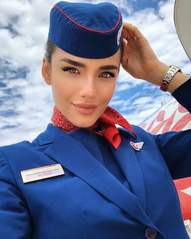 Алёна Глухова стюардесса. Алена Глухова стюардесса авиакомпании. Бортпроводница Алена Глухова. Стюардесса авиакомпании Россия Алена