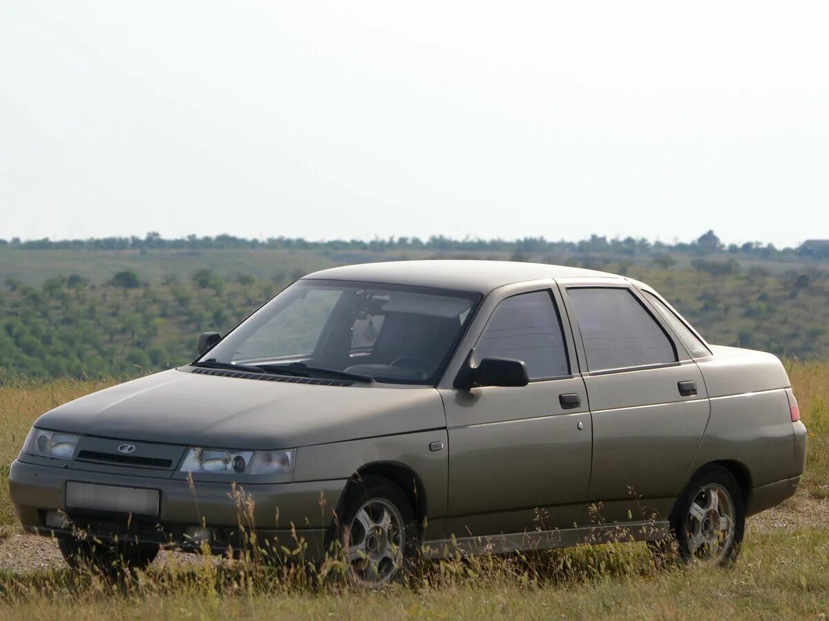 Б у автомобили крым. ВАЗ 2110 2001 фиолетовый. ВАЗ 2110 красная 2001 года. Авто в Крыму 21 10. Авито Крым ВАЗ 2110.