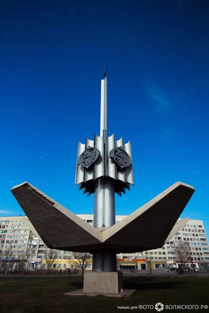 памятник матерям и детям военного сталинграда, г. памятники в городе волжском. памятник первостроителям сталинградской гэс и города волжского. волжский памятник логинову. памятник ленину волжский.