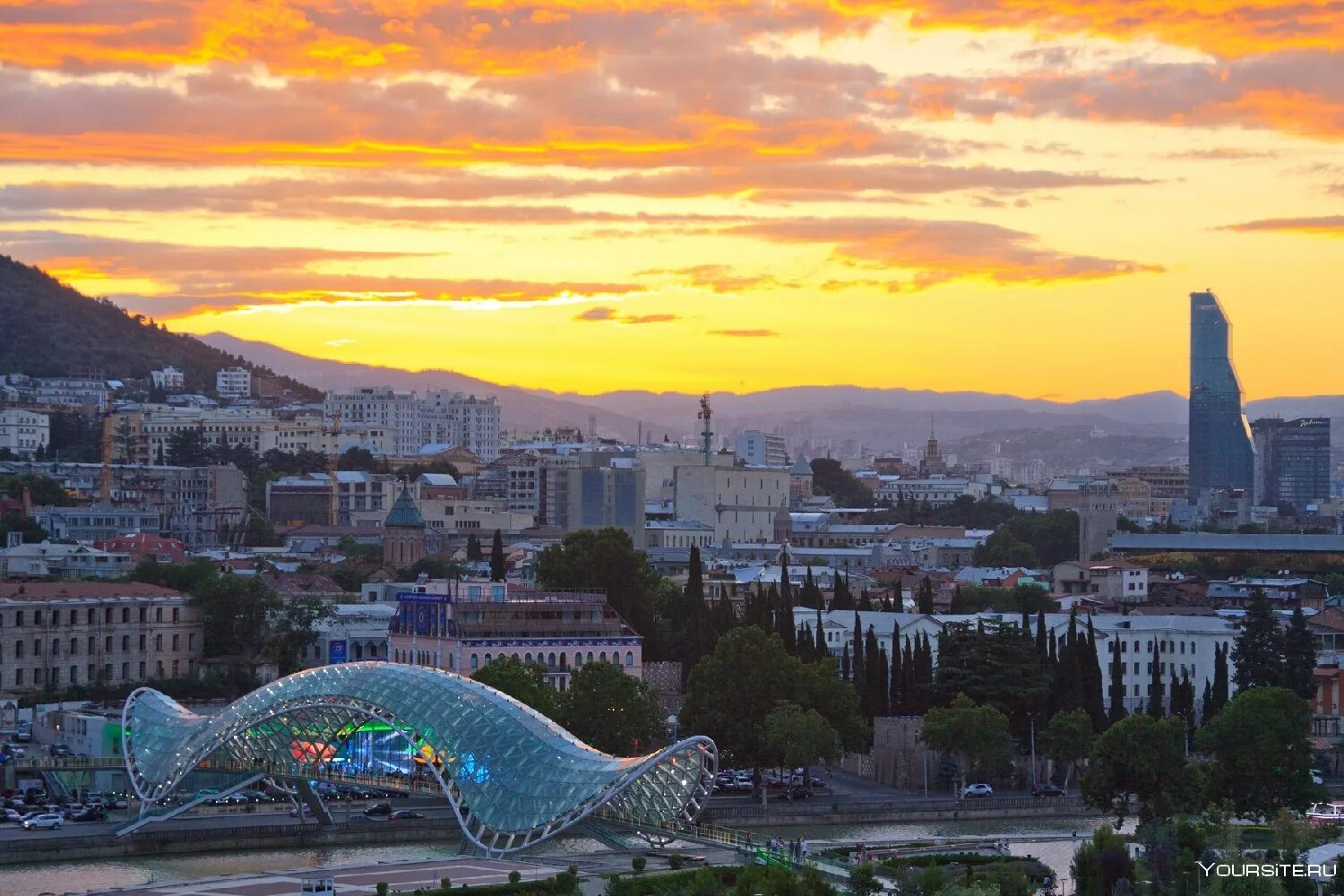 Tbilisi city. Столица Грузия столица. Грузия город Тбилиси. Грузия Тбилиси центр. Тбилиси центр города.