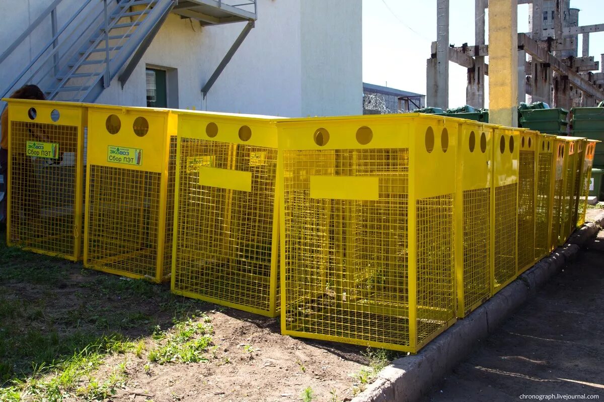 контейнер для сбора пластика. мусорка для пластиковых бутылок. контейнер для пластика. контейнер для пэт бутылок. сетчатый контейнер для сбора пластика.