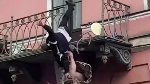 Это было на балконе