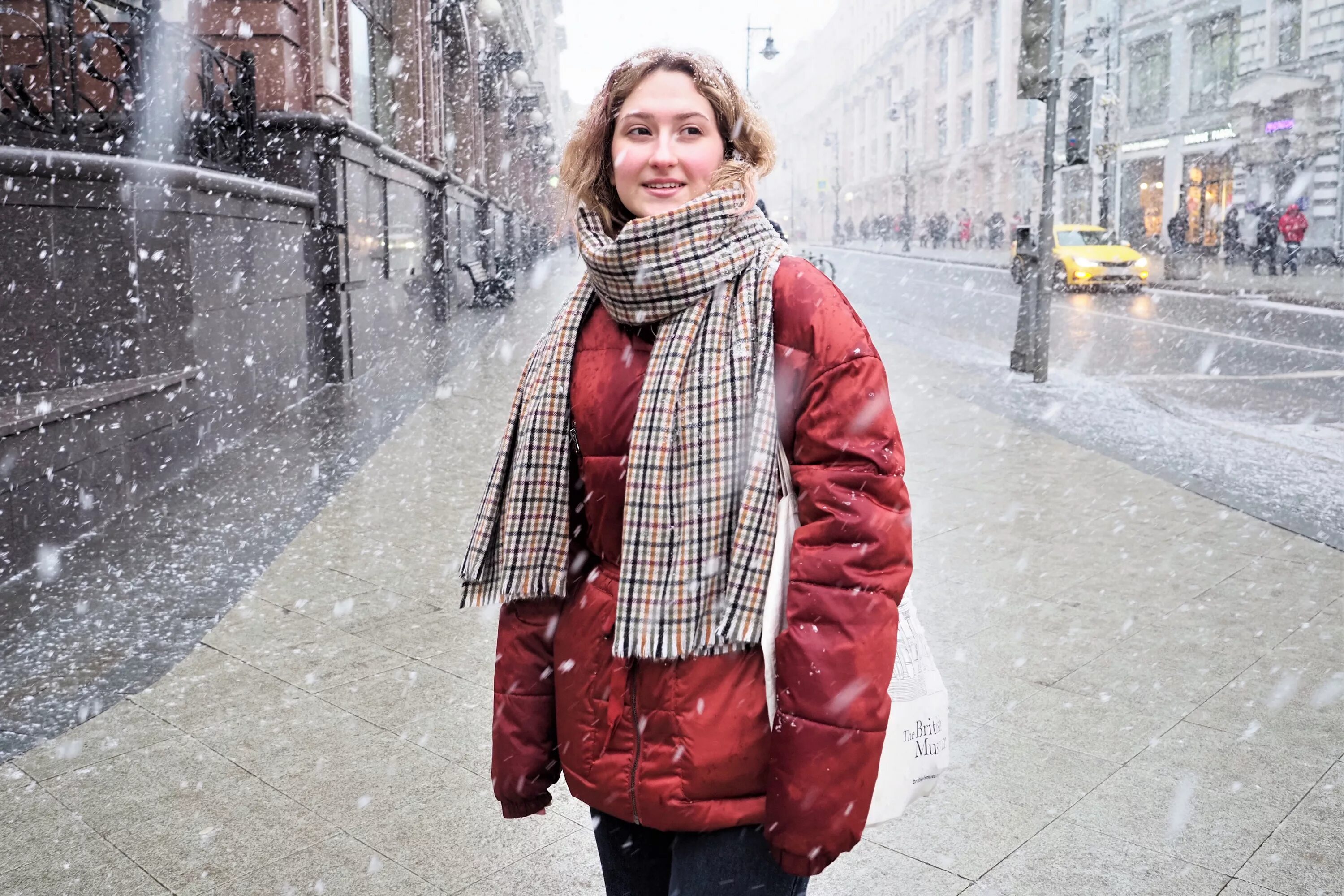 Погода в Москве. Погода в Москве на сегодня. В чем сейчас ходят в Москве. Погода в Москве сейчас фото. Ветер в москве сегодня когда закончится