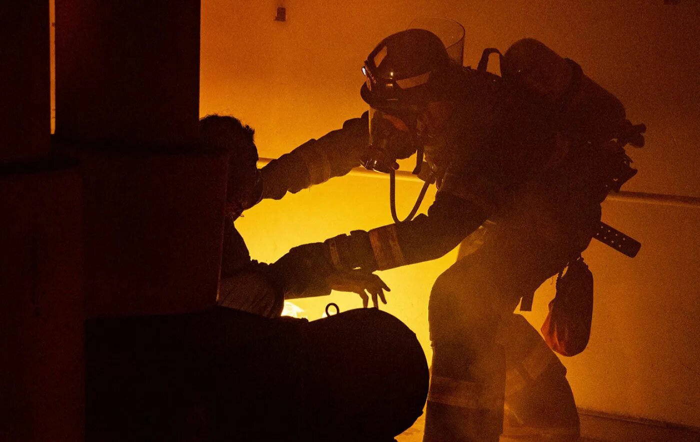 Фильм сериал 911 служба спасения. 911 служба спасения сериал. Сериал служба спасения 9 1 1 4 сезон. Сериал про спасателей 911. 911 служба спасения 1 сезон.