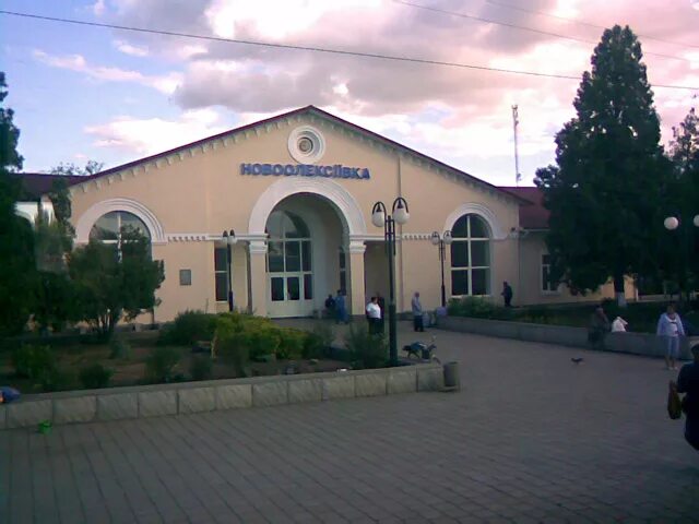 Храм села геническая горка. Геническ 2021. Каланчак армянск граница на карте. Термальные источники на арабатской стрелке. Нижние серогозы херсонская область на карте украины.