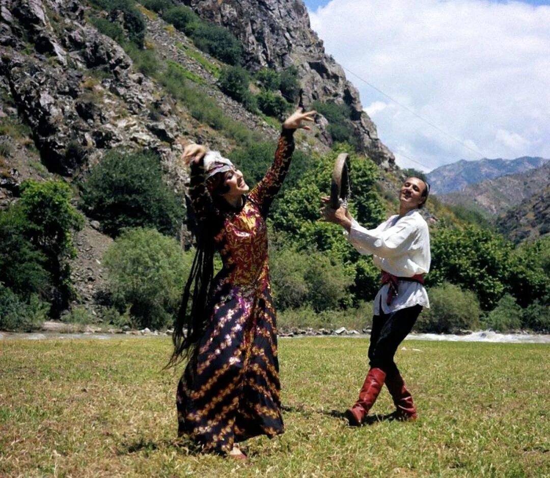 Танцующий таджик. Национальные танцы Таджикистана. Ракс ансамбль Таджикистана.