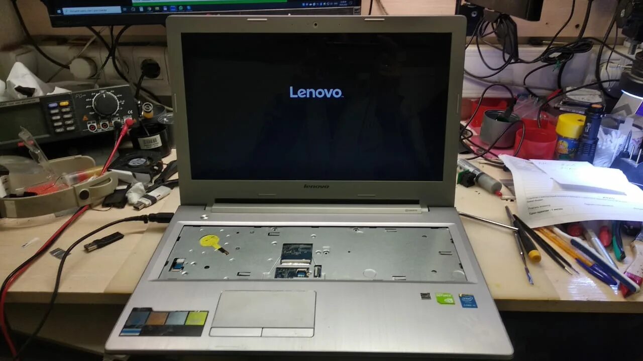 Ремонт ноутбуков леново центр. Ноутбук включается но нет изображения. Ремонт Lenovo. Леново ремонт. Различие между r70 и Nr-r70 ноутбук.