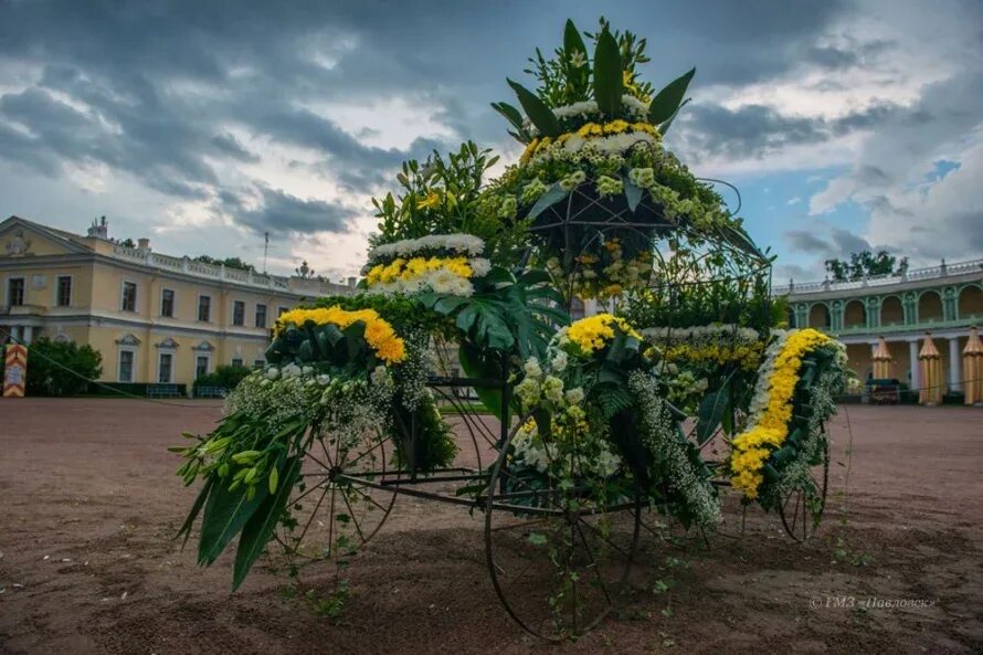 Фестиваль цветов в пушкине. Фестиваль цветов. Международный фестиваль цветов. Фестиваль цветов в гуме. Цветочное платье.