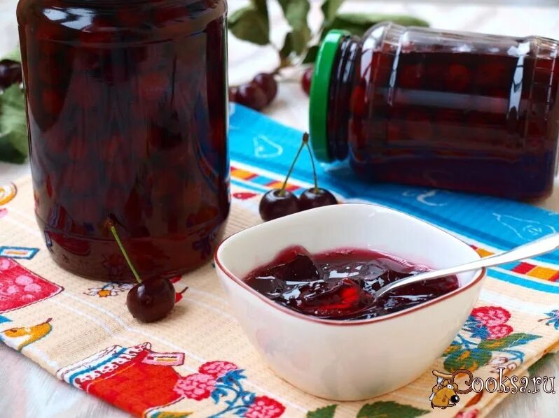 Вишня с желатином на зиму рецепты. Вишневое желе на зиму. Вишнёвое желе с желатином. Вишневое желе на зиму. Вишневый конфитюр.