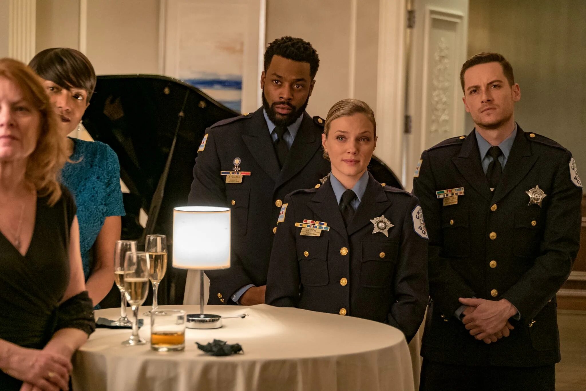 Полиция чикаго сериал. Полиция чикаго 11. Полиция чикаго адам. Полиция чикаго ванесса рохас. Барбара флетчер полиция чикаго.