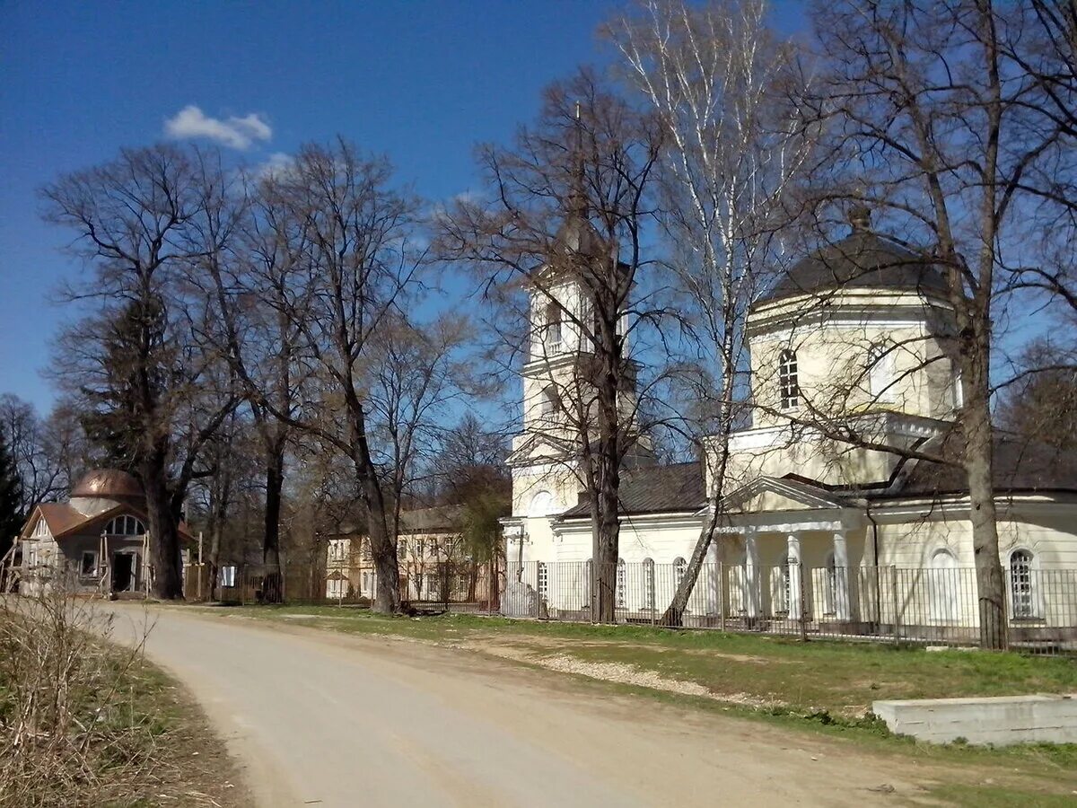 Храм в Истомино Тарусский район. Усадьба Истомино в Тарусе. Церковь Успения Пресвятой Богородицы (Истомино). Село Истомино Тарусского района. Подслушано в тарусе