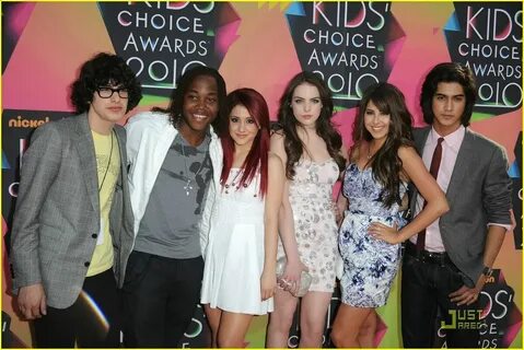 Victoria cast