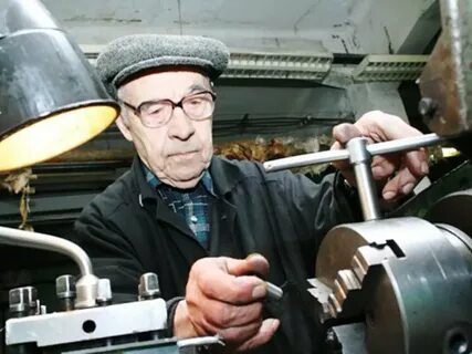 Дедушка работал