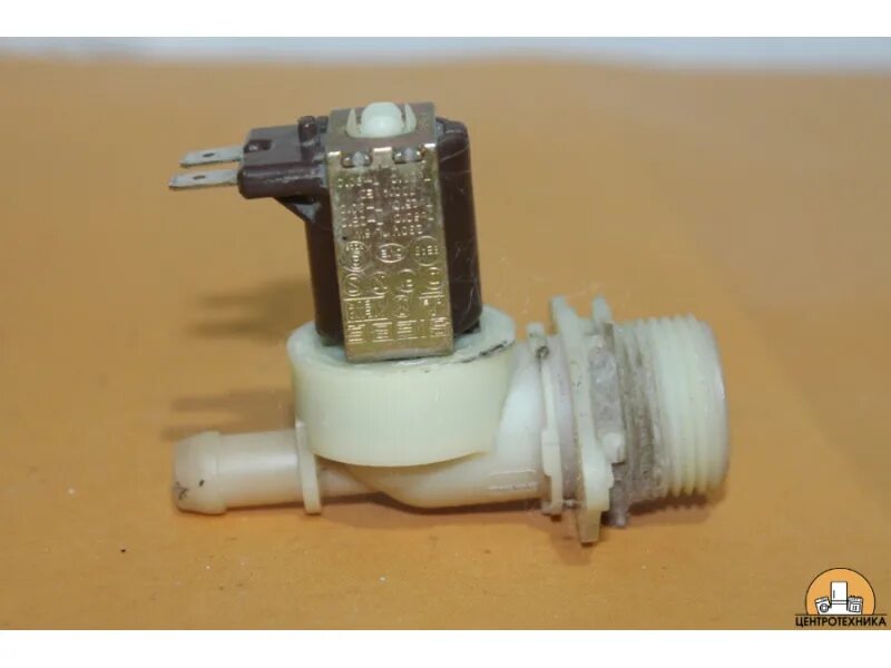 Электромагнитный клапан для воды на Индезит. Клапан подачи воды 3037075ab8. Клапан воды аристон