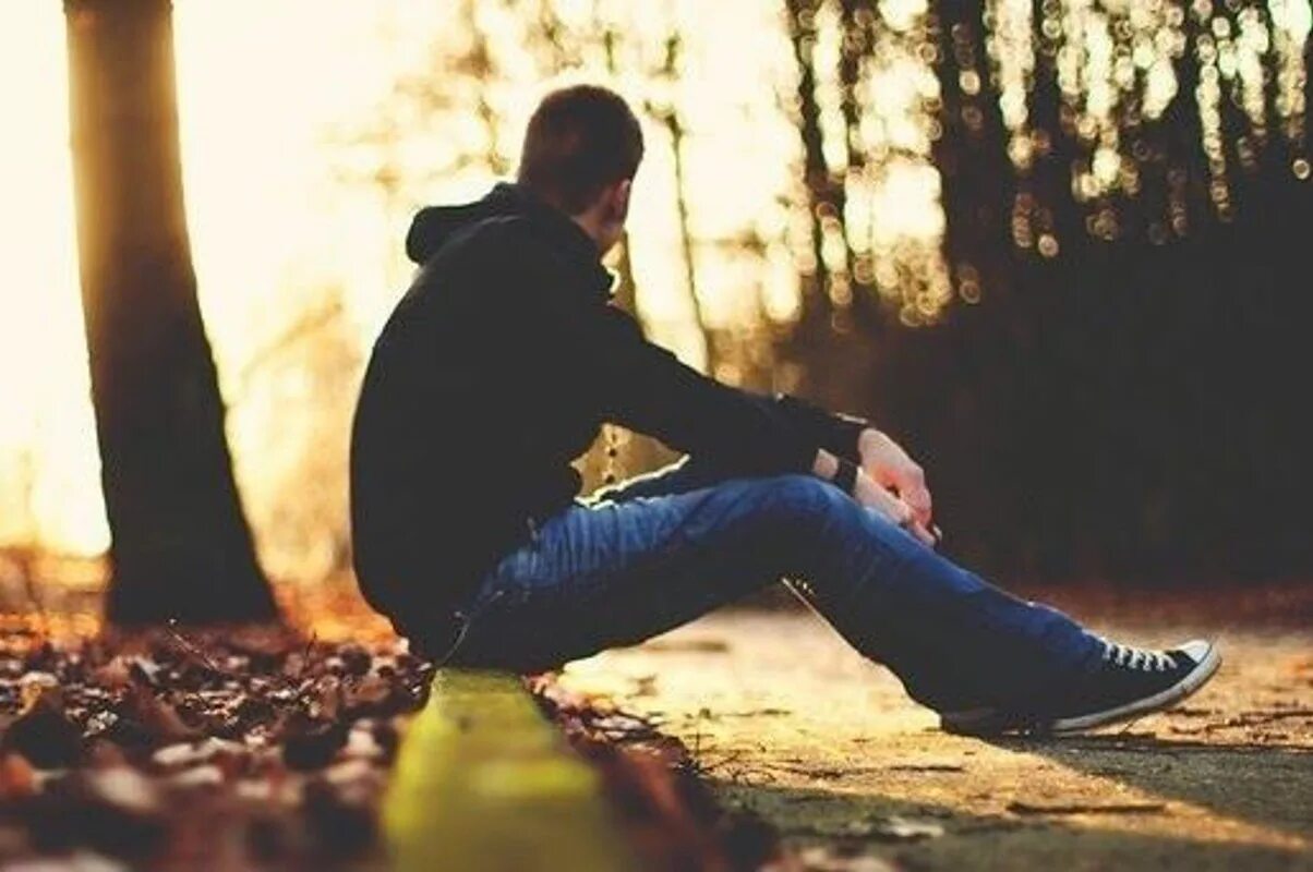 Разбитый парень. Фото разбитого сердца. Авы для людей с разбитым сердцем. Разбитый парень. Разбитое зеркало мужчина.