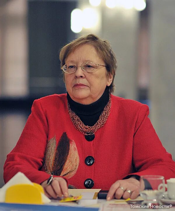 Гайдадин волггту. Нина монова заведующая литературной частью центрального театра. Мать вампилова. Завлит театра. Нияз игламов.