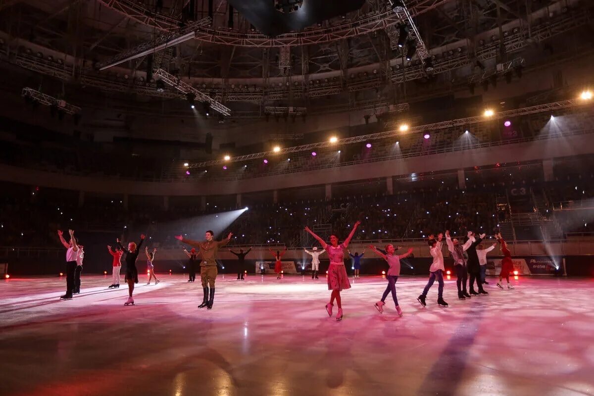 Ледовое шоу в сочи. Ледовое шоу в сочи. Ледовое шоу спящая красавица москва. Сочи парк ледовое шоу навки 2023. Шоу ильи авербуха в сочи.
