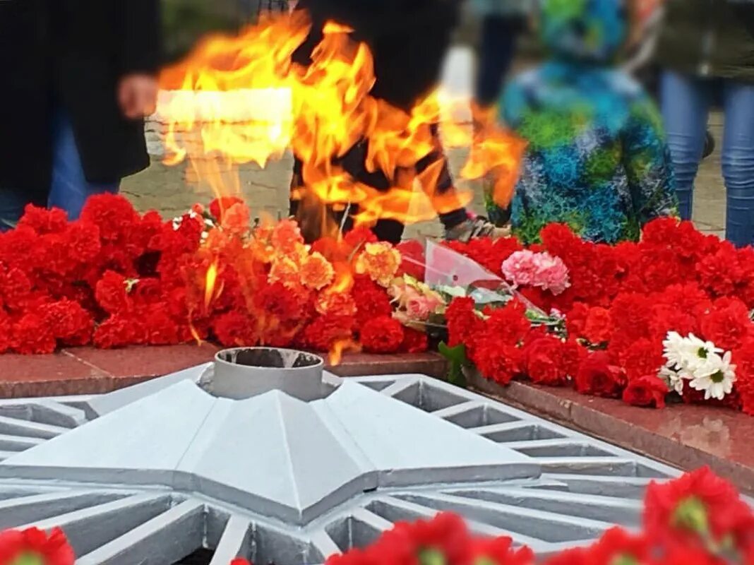 памятник вечный огонь киров. вечный огонь киров. мемориальный комплекс вечный огонь набережная грина. вечный огонь киров набережная. вечный огонь газпром.