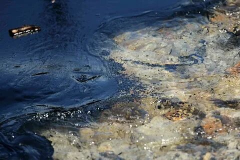 Утечка нефти в воде