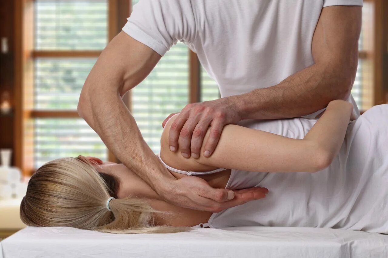 Massage most. Артро вертебральная мануальная терапия. Хиропрактика мануальная терапия. Постизометрическая релаксация позвоночника. Постизометрическая релаксация мануальная терапия.