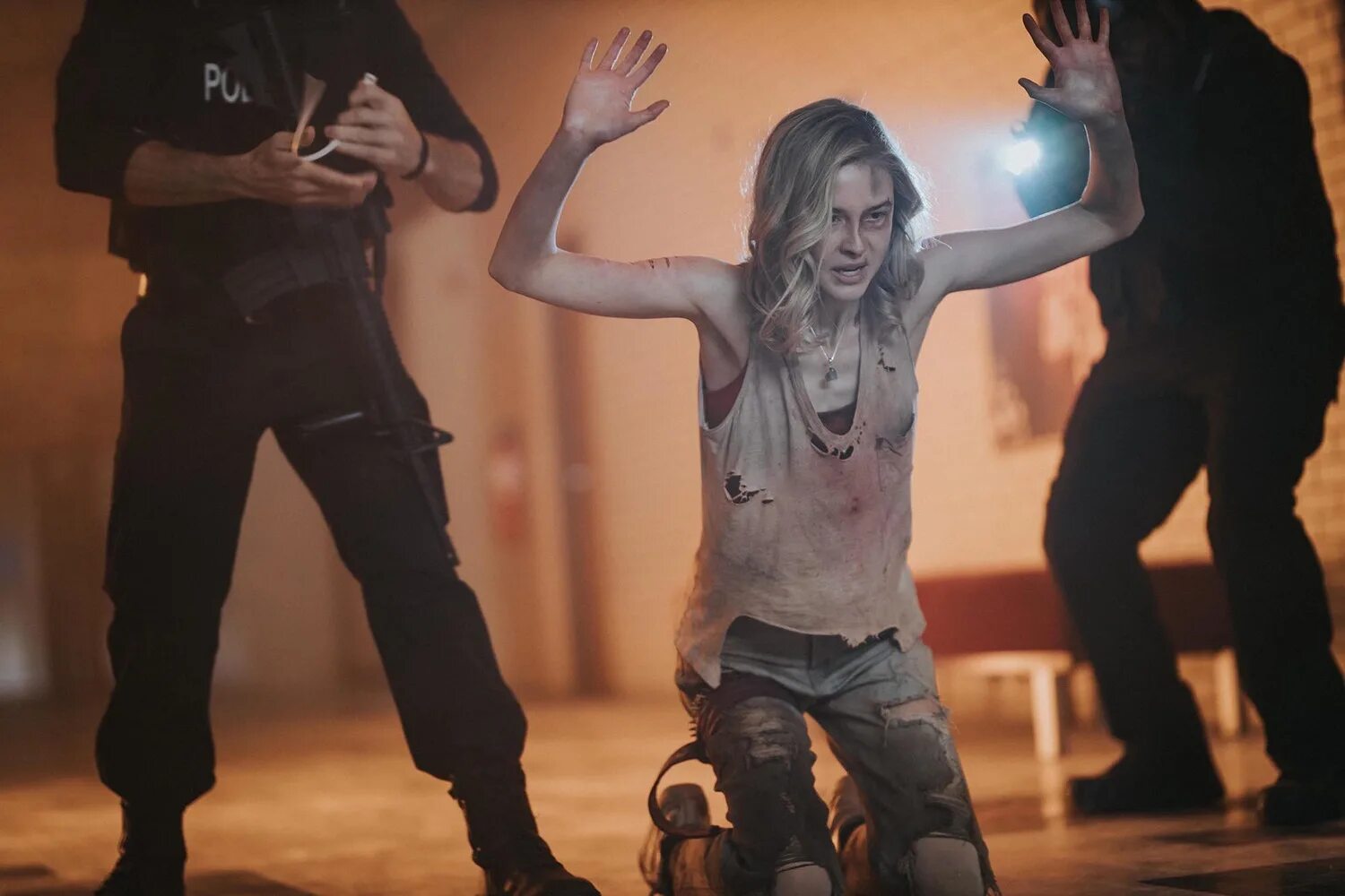 бежать скрываться. бежать скрываться. бежать скрываться. бегите прячьтесь. беги, прячься, бей / run hide fight (2020).