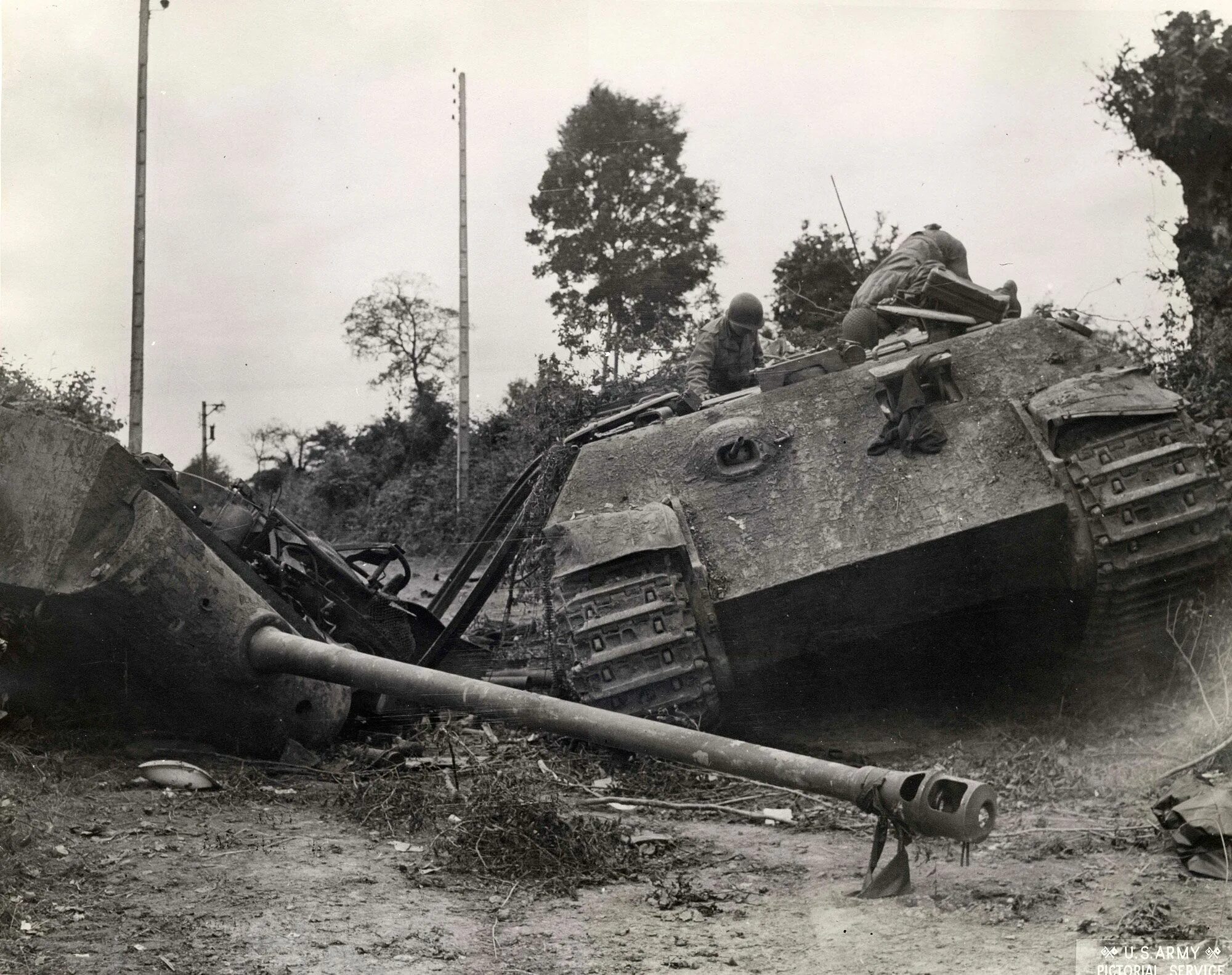 Подбитый танк пантера. Танк пантера 2. Немецкий танк пантера. Танк пантера 1945.