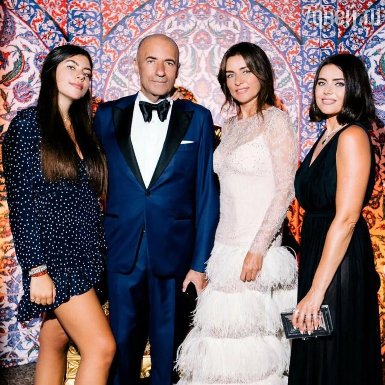 Жена игоря крутого. Крутой сколько жен. Игорь крутой и его жена. Крутой сколько жен. Игорь крутой семья.