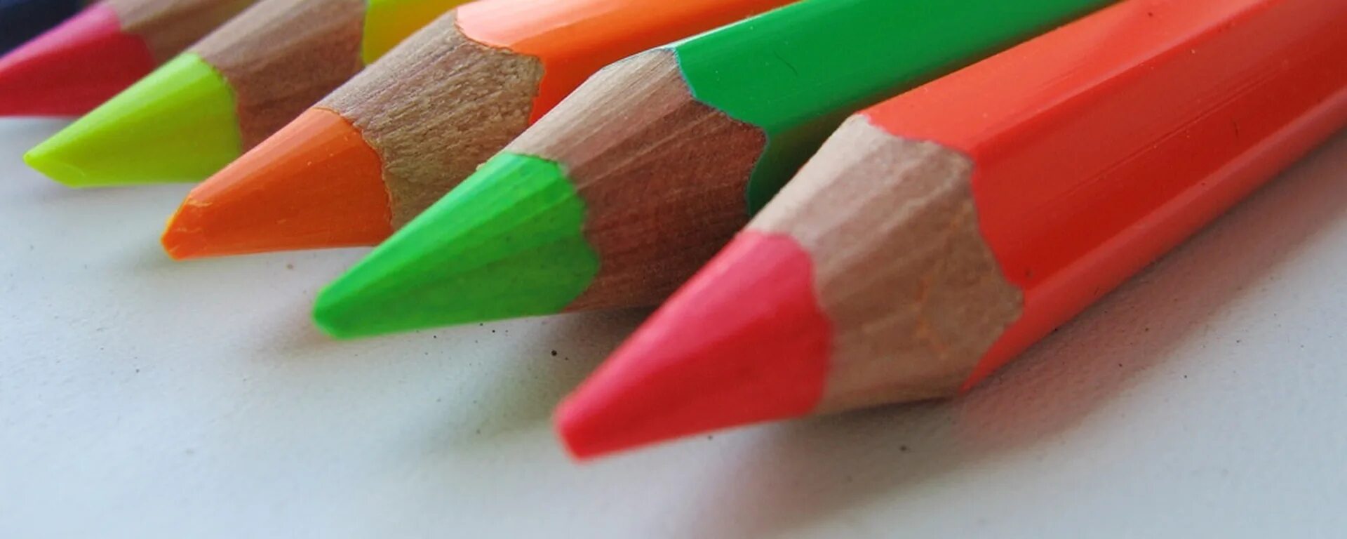 Карандаши цветные задания. Карандаш. Игры с карандашом. Игры с карандашами для детей. День цветных карандашей.