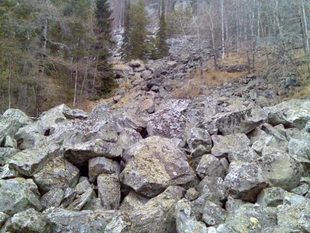 Карста курумы. Большая каменная река таганай. Курумы урала каменные реки. Курумники таганай. Курумы урала каменные реки.