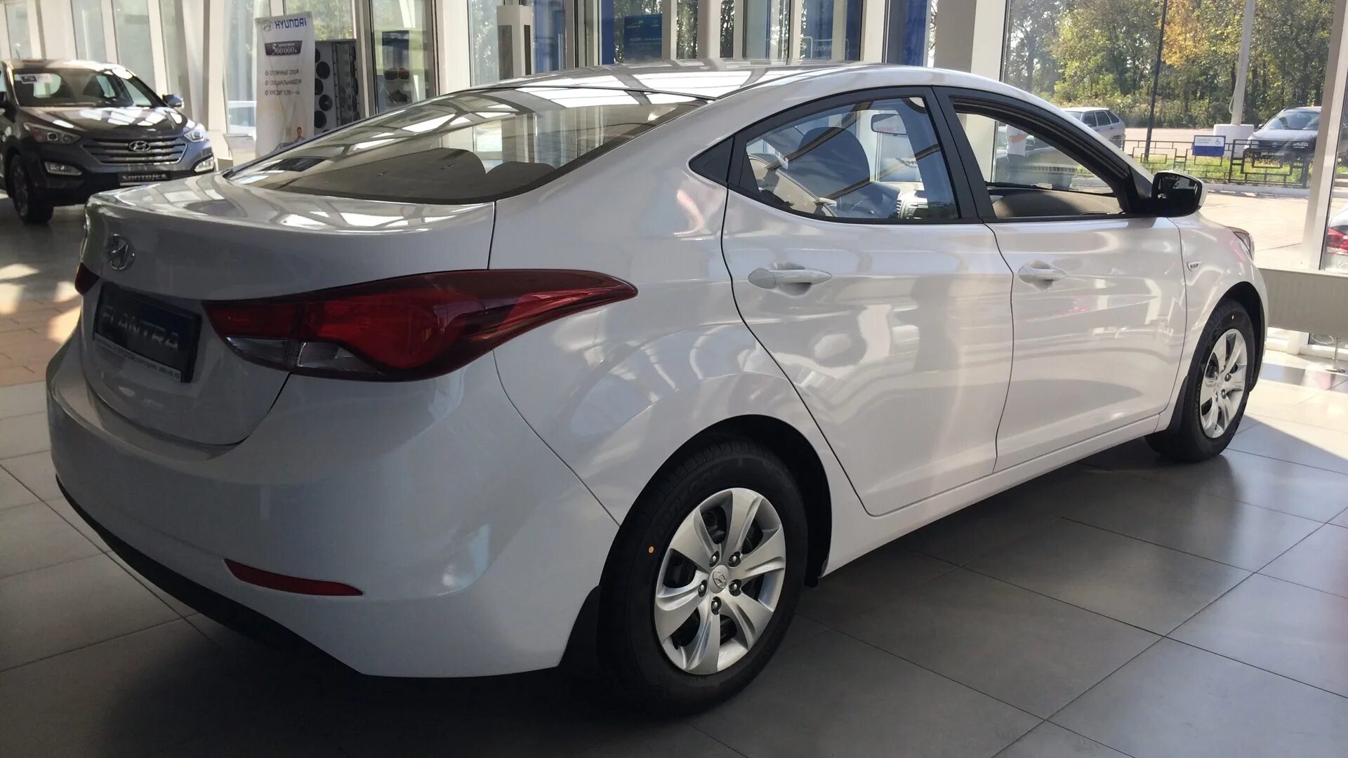 Хендай элантра 2022 белая. Hyundai elantra белая. Hyundai elantra на драйв 2. Hyundai elantra (md)2010-2016 седан. Хендай элантра 2015г.