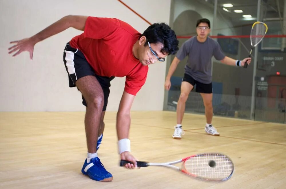 Squash badminton. Сквош теннис. сквош спорт. squash вид спорта. сквош игра.