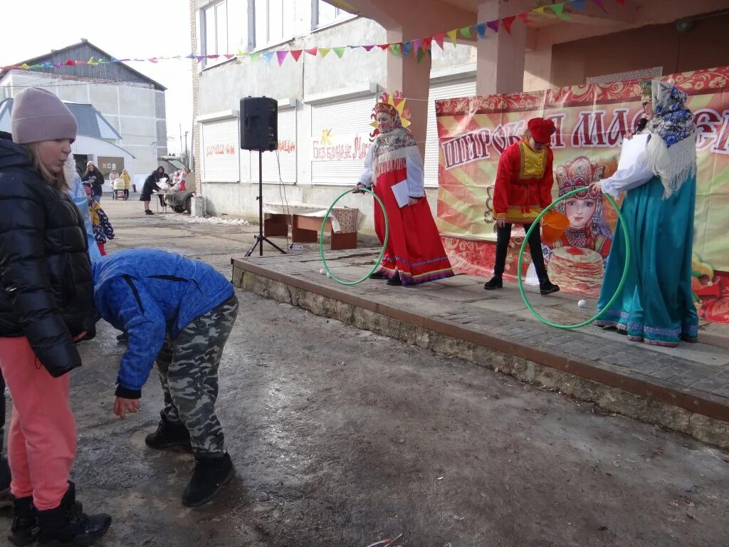 Масленица. Славянская Масленица. Масленица выставка в библиотеке. Масленица ярмарка 20 век.