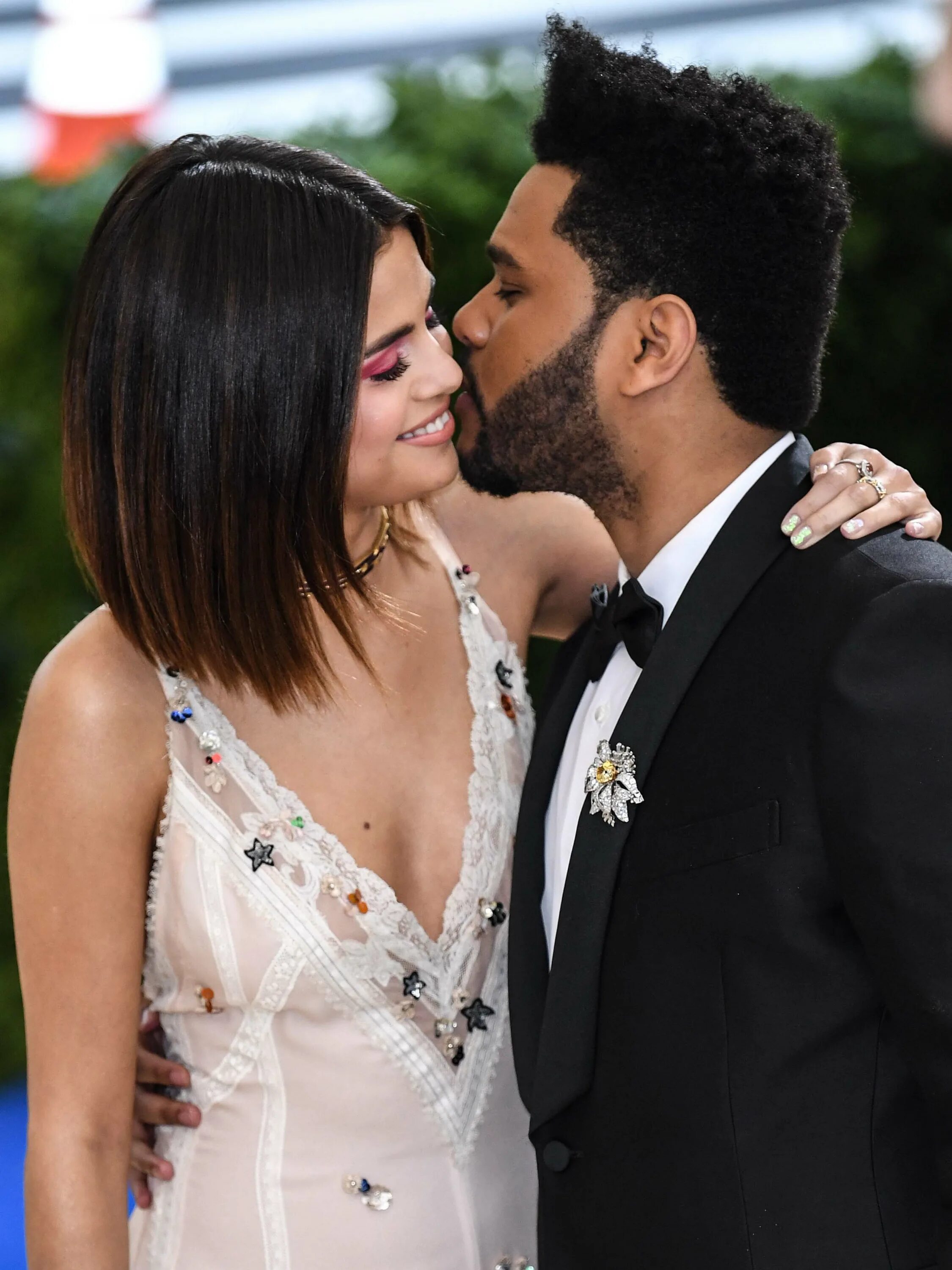 Гомес ее парень. Selena gomez и ее парни. Гомес ее парень. Селена гомес с мужем. Селена гомес и муж фото.