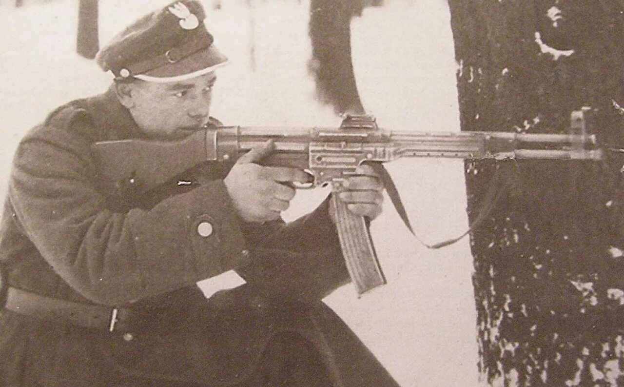 Фашистское оружие. СТГ-44 автомат. Винтовка СТГ 44. Автомат вермахта STG 44. STG 44 + MKB 42 H.