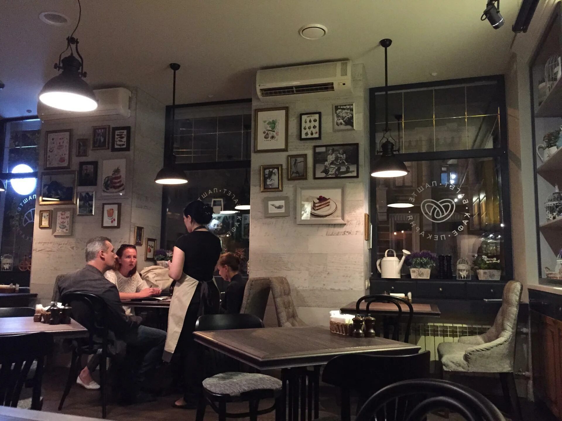 Багет паштет ростов. Багет паштет ростов на дону. Уютное кафе в ростове на дону. Кафе багет паштет. Ростов багет паштет ресторан.