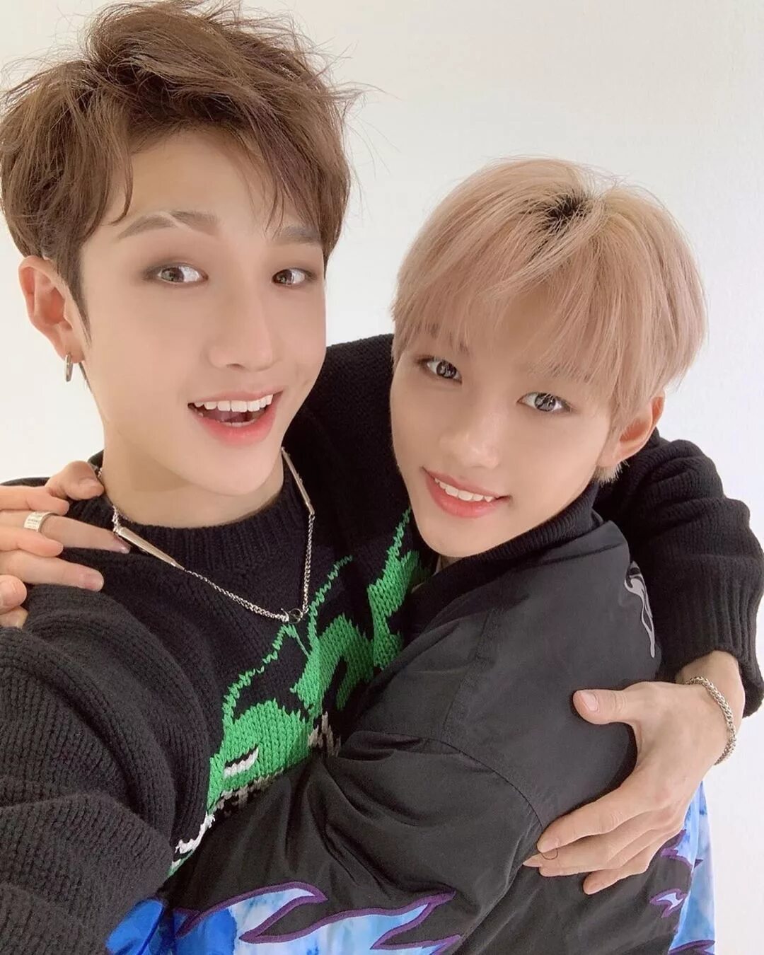 Чанбин пассив фф. Банликсы stray kids. банчан и феликс. stray kids чан и феликс. чанбин и джисон.