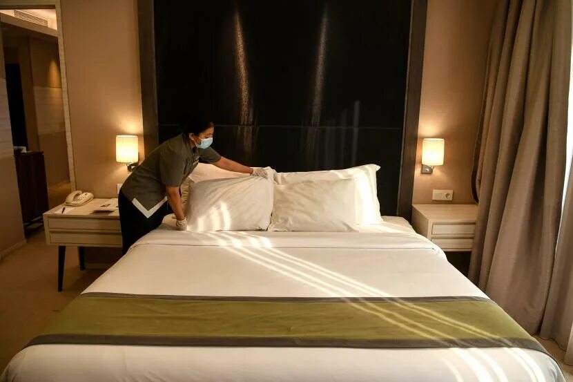 Orang di hotel. Orang di hotel. Orang di hotel. Tante vs anak вирусный отель. Orang di hotel.
