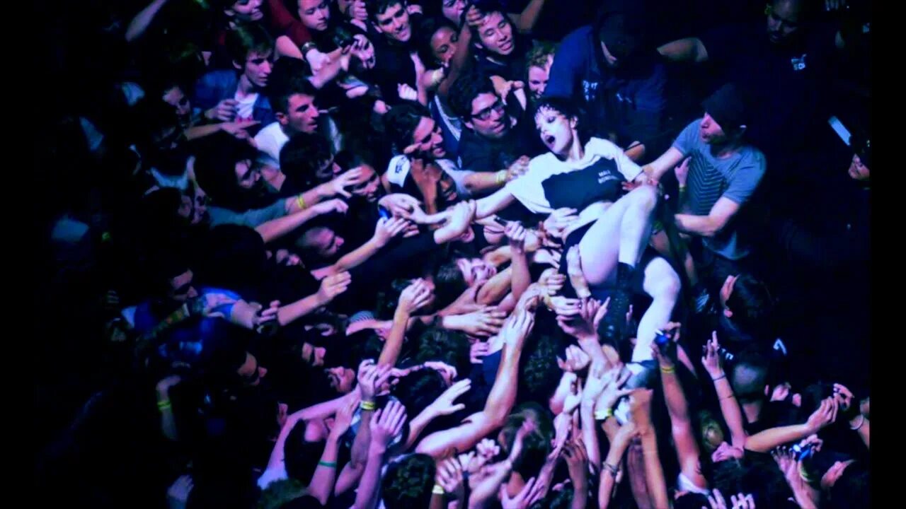 Crystal castles suffocation. Crystal castles transgender обложка. crystal castles 2006.
