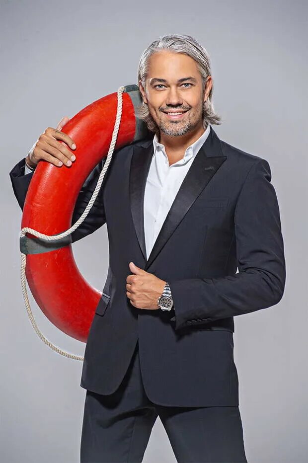 Александр рогов 24 часа. Александр рогов успеть за 24. Рогов александр стилист. Александр рогов стс передача успеть за 24. Toasted team ведущий.