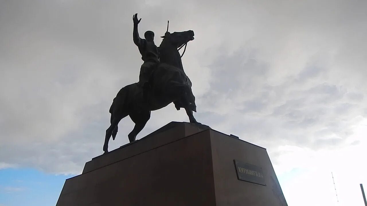 Курмангазы казахстан. Памятник+курмангазы+в+актау. конь курмангазы актау. памятник курмангазы. памятник курмангазы атырау.