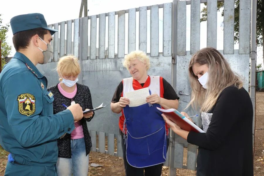 Орловские новости вк. Сотрудники онд вручают датчики многодетным. Орловские новости семьям. Орловские новости рейд по карантину. Новости Орловской области.