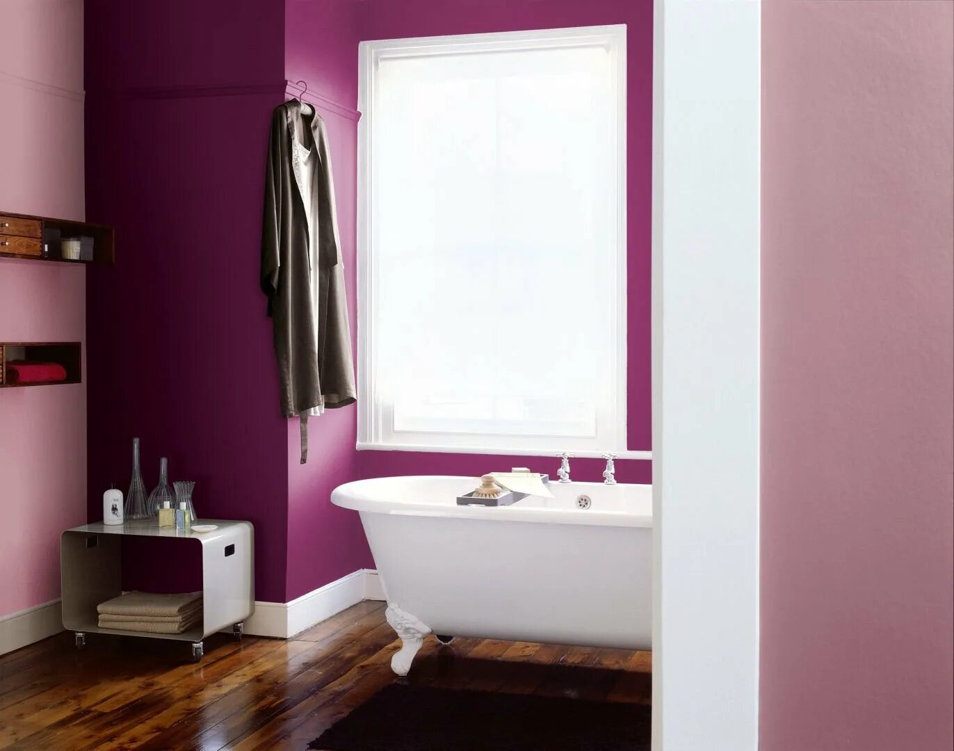 Покраска ванной краской. Краска для ванных комнат. водоэмульсионная краска для ванной комнаты. латексная краска для стен в ванной. водоэмульсионка в ванной комнате.