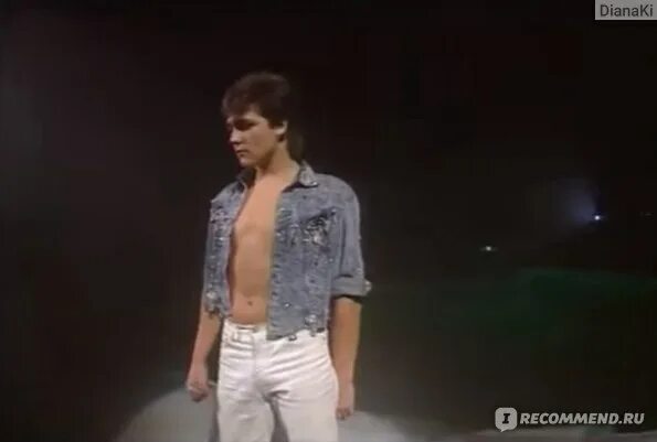 Белые розы белой зимой в 1991. Шатунов ах белые. Шатунов ах белые. Шатунов в белых штанах. Белые розы для юрия шатунова.